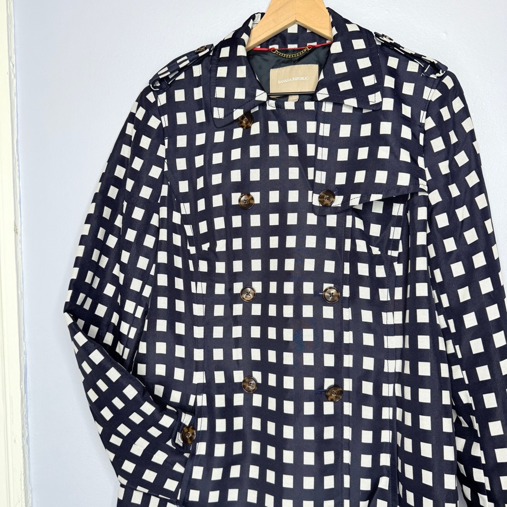 Like New! Banana Republic blue white gingham trench with belt size Large - Picture 5 of 15
